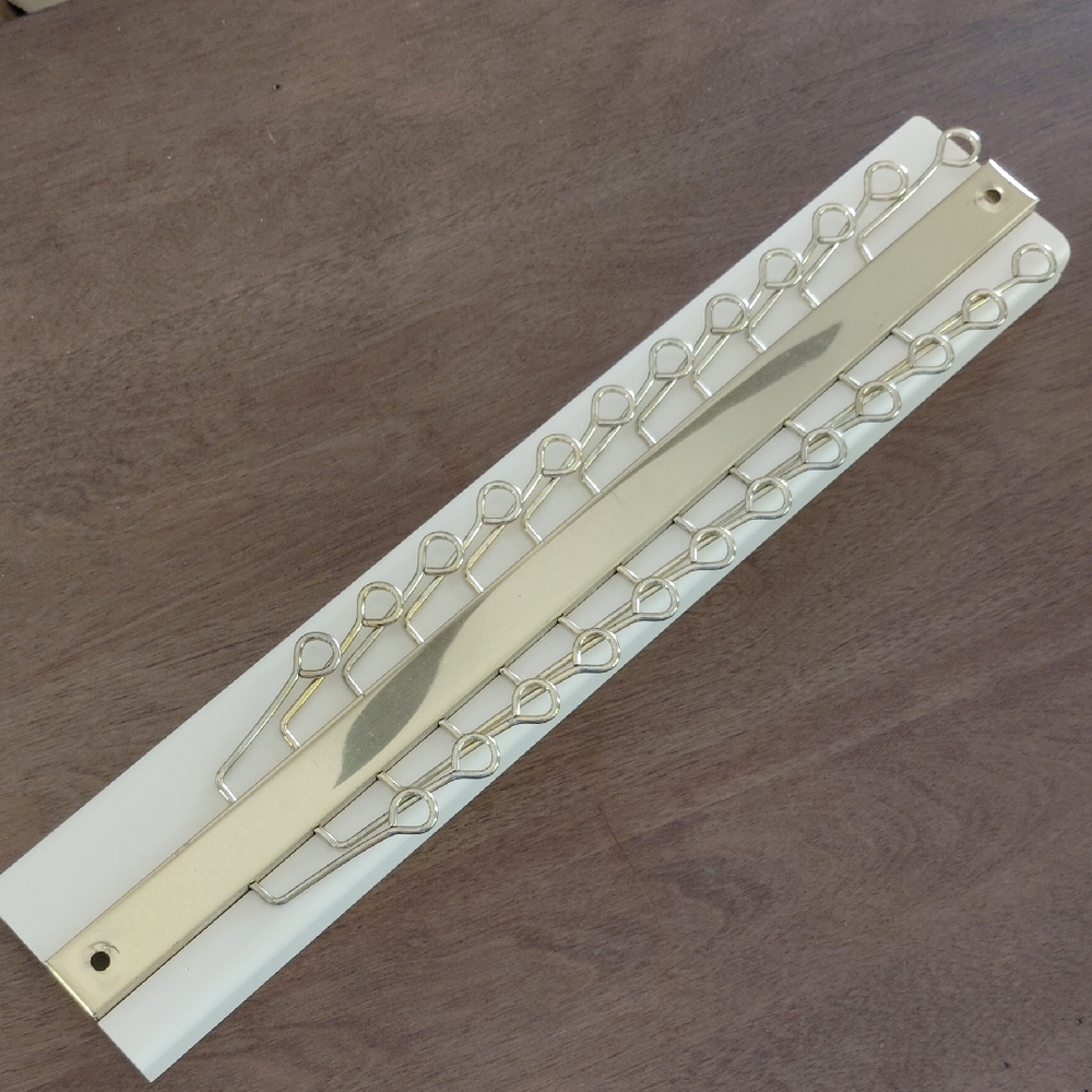 Vintage Wooden Extendable Tie Rack - 24 Ties